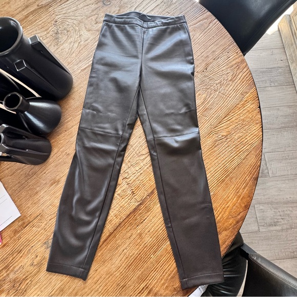 NWOT Elie Tahari Vegan Leather Leggings 
Brown Faux Leather Pants Size M - Picture 1 of 12
